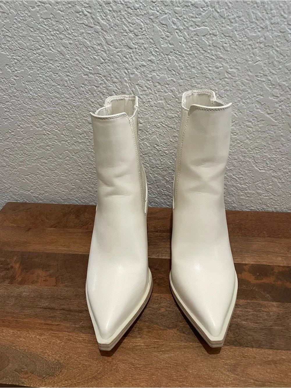 Altard State Ivory Pointed Toe Chelsea Ankle Boots | Size 7